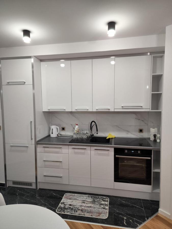 Apartman Park Lake Тузла Экстерьер фото